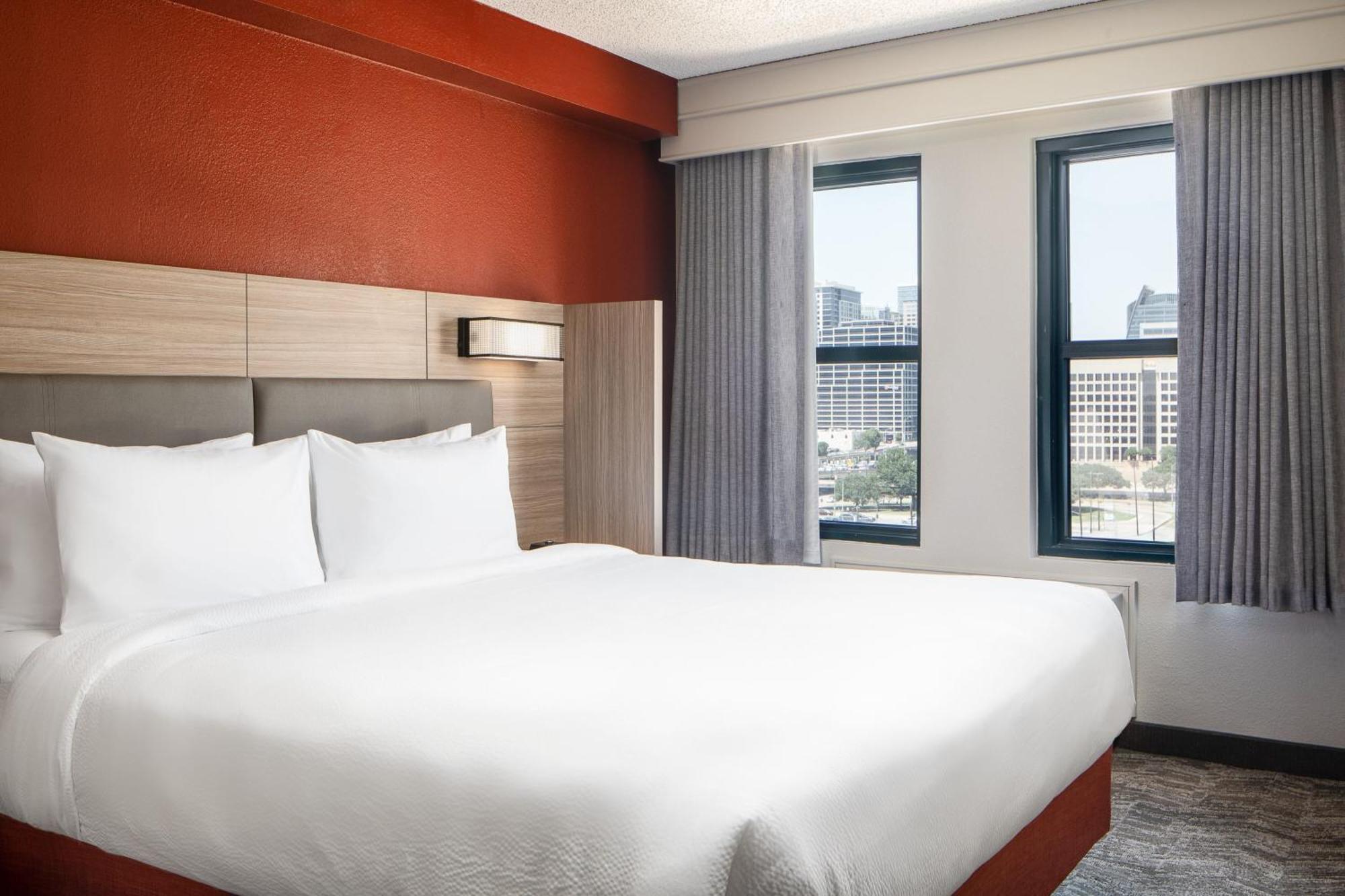 Springhill Suites By Marriott Dallas Downtown / West End Exteriör bild
