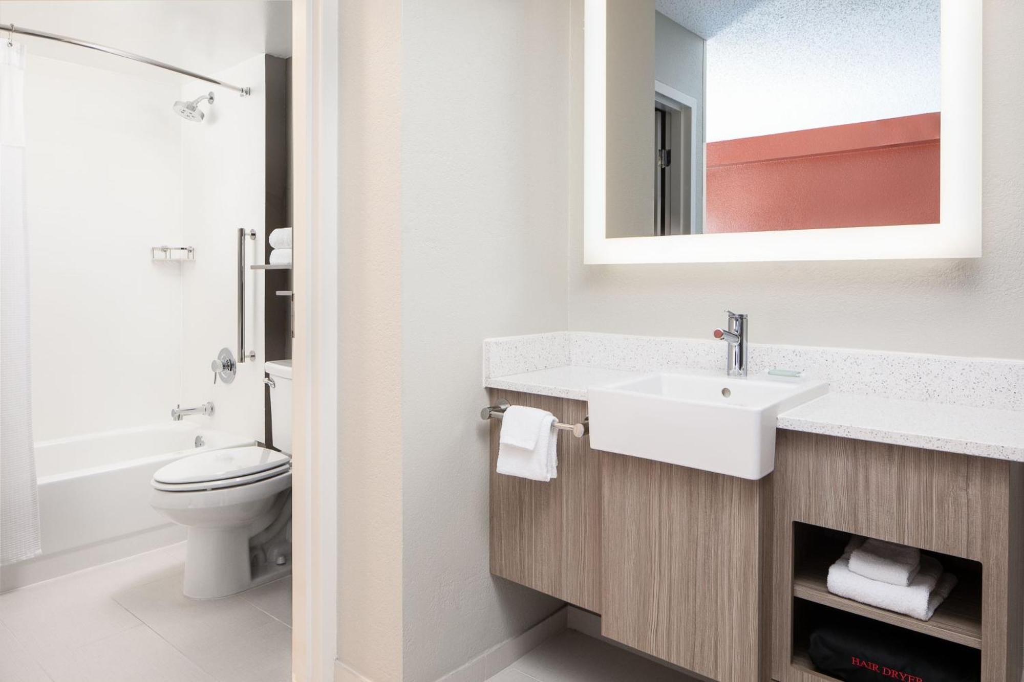 Springhill Suites By Marriott Dallas Downtown / West End Exteriör bild